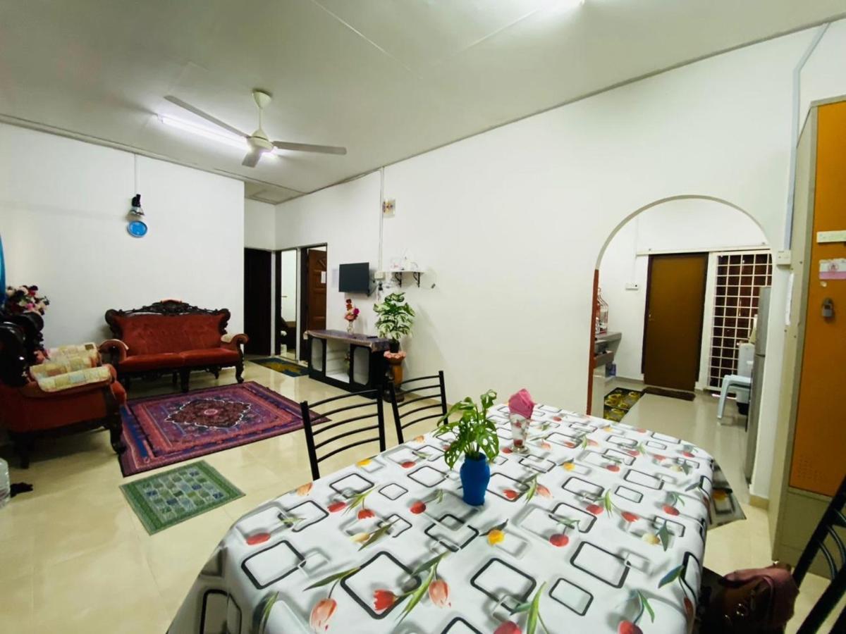 Homestay Ummi Kuala Terengganu Exterior photo
